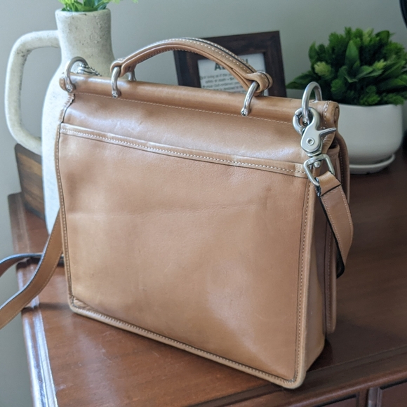 Vintage Camel Coach Willis Handbag - Picture 4 of 8